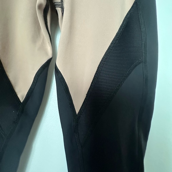 MICHI Axial Nude Pink/Black Leggings Size Small - Picture 3 of 8